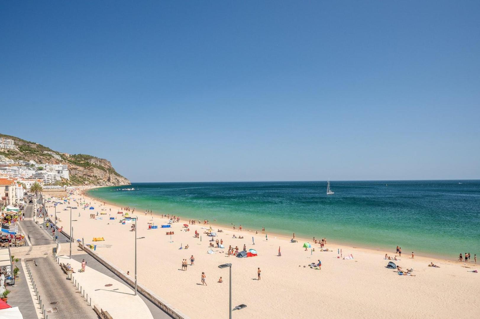 Guestready - Beachfront Naufrago'S Retreat 2 Sesimbra Exteriör bild